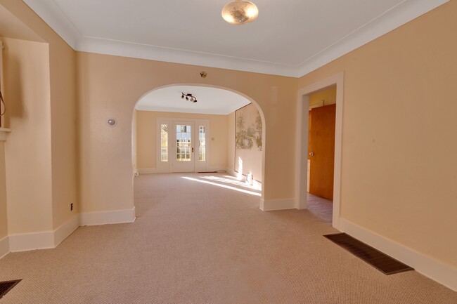 Photo - 1716 Mansfield Rd