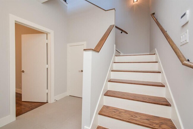 Photo - 3813 La Branch St