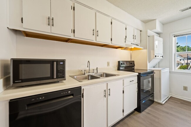 Photo - Updated 2BR/2.5BA in Fantastic Chapel Hill Location! Convenient to I-40!