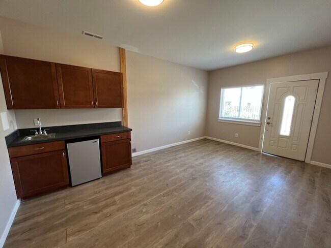 Photo - 215 W Whitman St Unit 215 W Whitman St #B