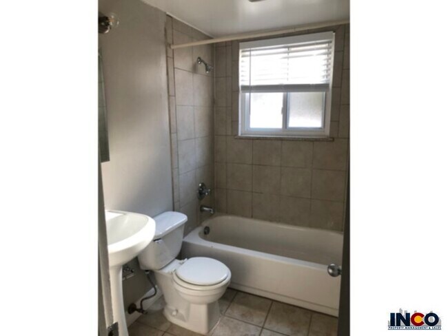 Photo - 1885 S Jackson St Apartamento