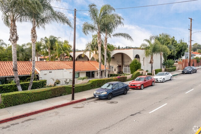 Vista de la calle de la propiedad - North Pointe Villas