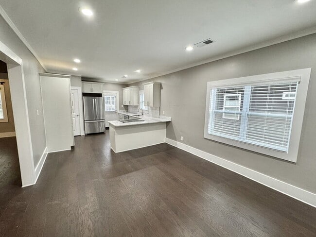 Photo - 1046 Tanglewood St