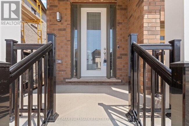 Photo - 16 Crossmore Cres