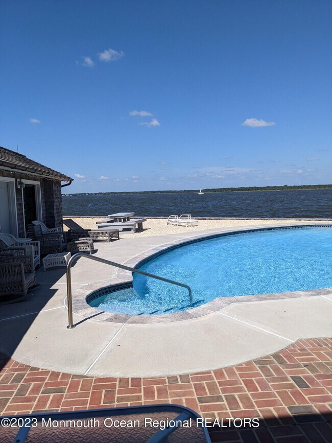 Photo - 127 Curtis Point Dr