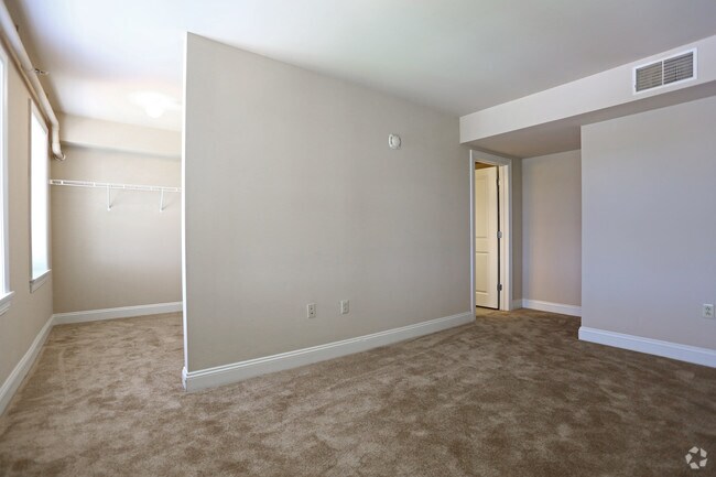 1BR, 1BA - 665 SF