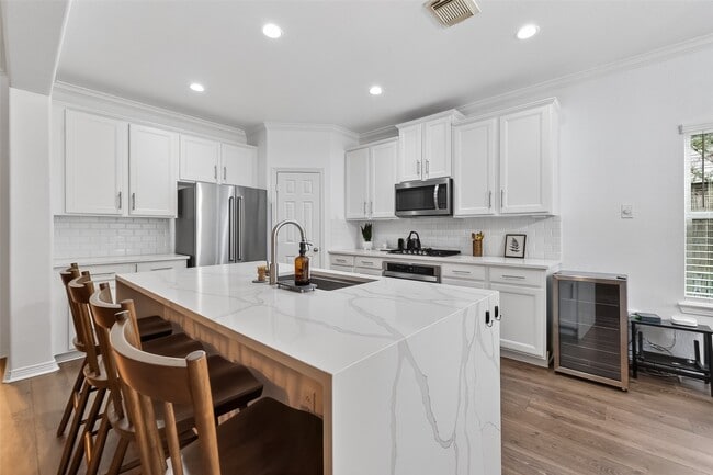 Building Photo - 66 S Longsford Cir