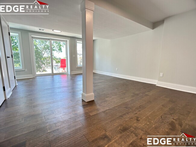 Photo - 240 Palfrey St