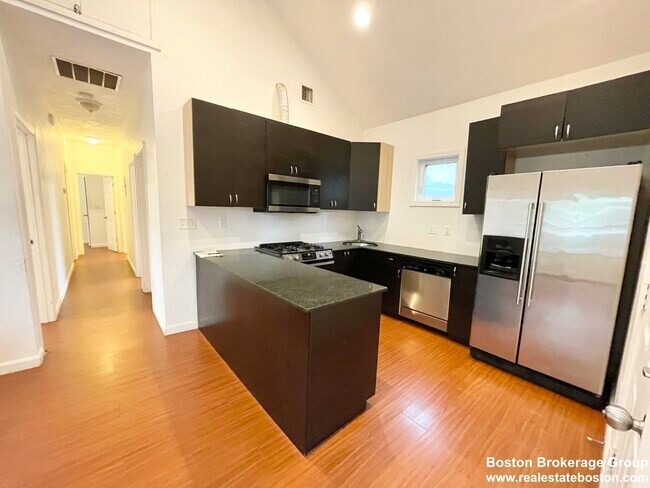 Building Photo - 93A Hillside St Rental