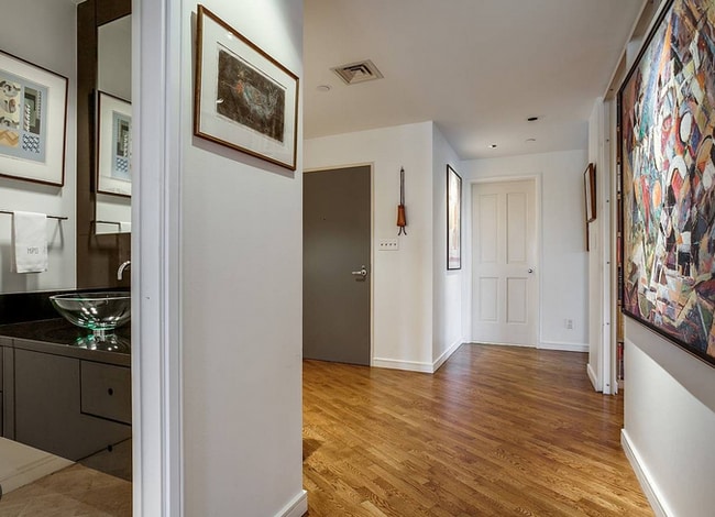 Photo - 200 Patterson-910.2 Unidad 910.2