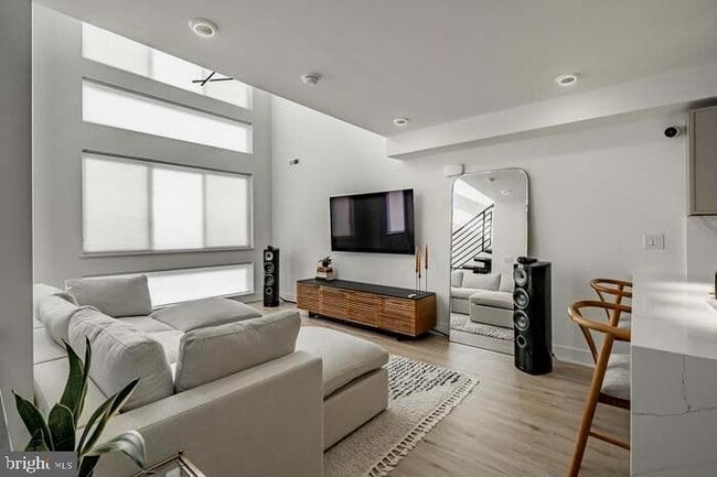 Photo - 2605 E Boston St