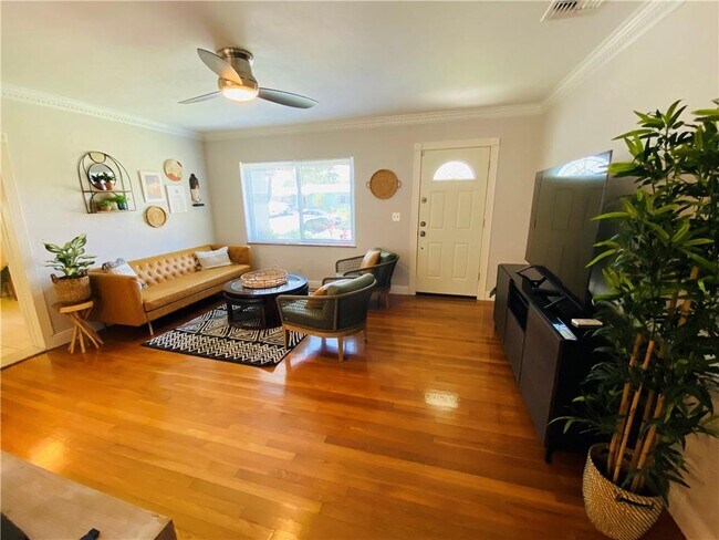 Photo - 1516 Plunkett St