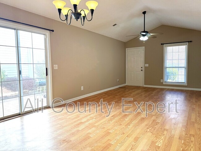 Photo - 1069 Daventry Crossing