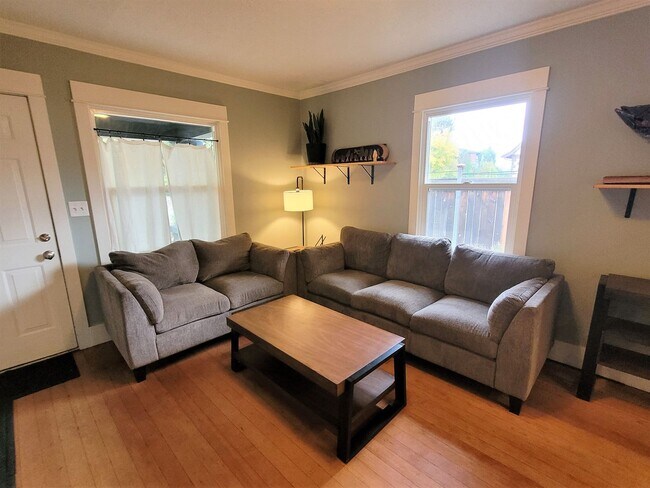 Photo - Charming Bungalow In the Heart of Downtown... Casa