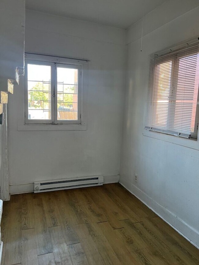 Photo - 2 Bedroom Apartment on Main Level in Victo...