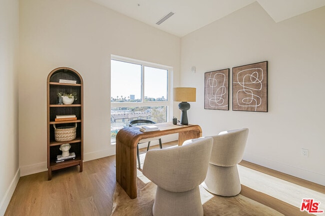 Photo - 611 N Virgil Ave Unit 407