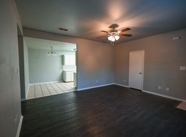 Photo - 606 N Sewell Dr