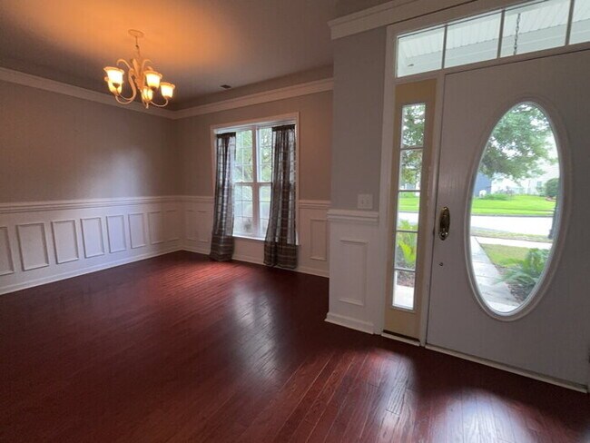 Photo - 202 Trillium Ave