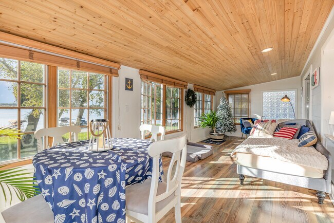 Photo - 15305 Silver Beach Dr