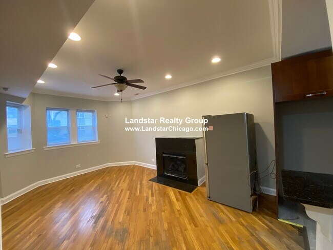 Building Photo - 2242 W Morse Ave Unit G