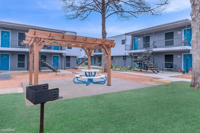 Photo - 1 br, 1 bath Condo - 2730 Fyke RD Flat  1 ...