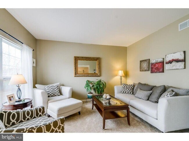 Photo - 9 Buttonwood Dr