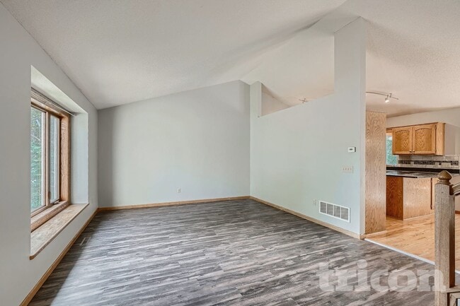 Photo - 5077 Credit River Dr