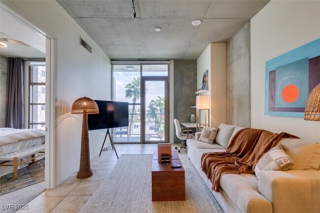 Building Photo - 353 E Bonneville Ave Unit 343 Rental