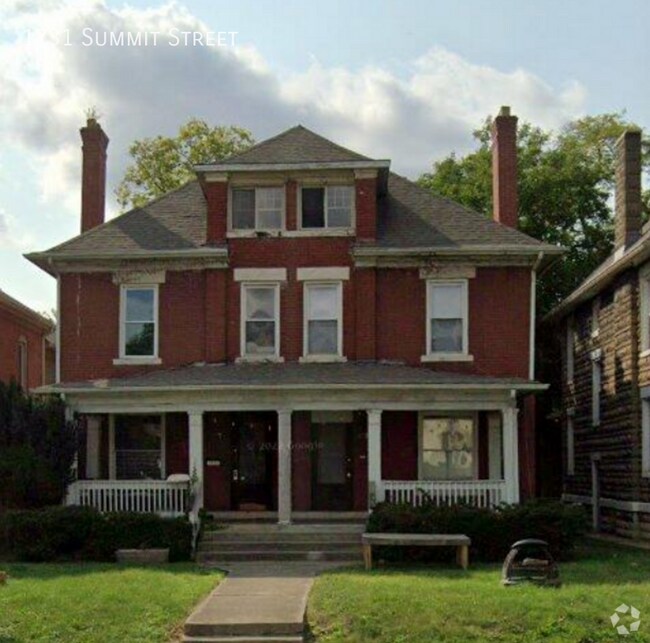 Building Photo - 1731 Summit St Rental