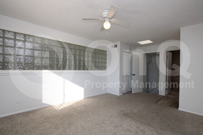 Photo - 850 S River Dr