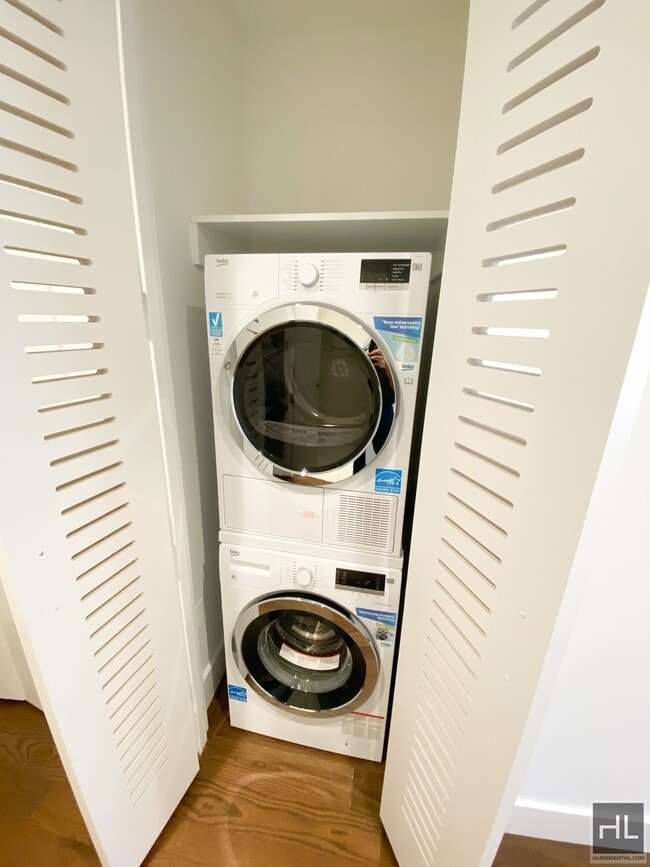 Photo - East 44th Street Unit 19M