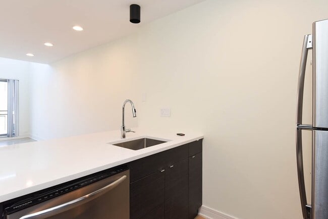 Photo - 1036 W Grace St Unit M07H