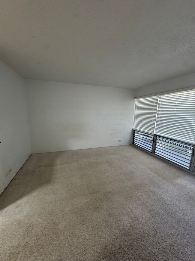 Building Photo - 1 Bed 1 Bath with parking near Diamond Head