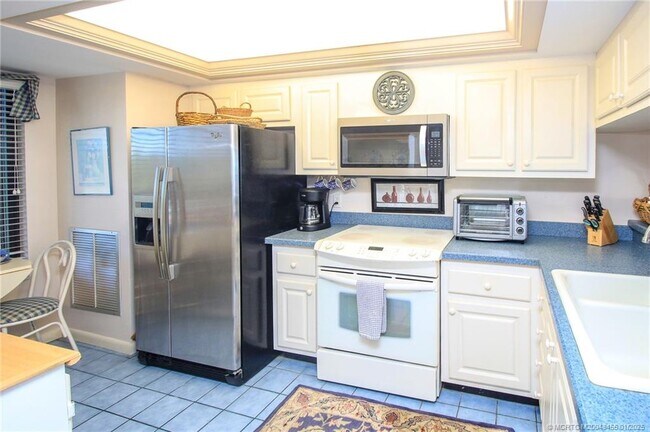 Photo - 4540 NE Sandpebble Trce Unit 302