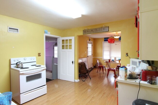 Photo - In-Unit Washer and Dryer