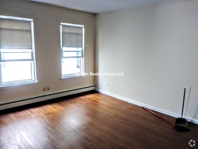 Building Photo - 50 S Huntington Ave Unit 3 Rental