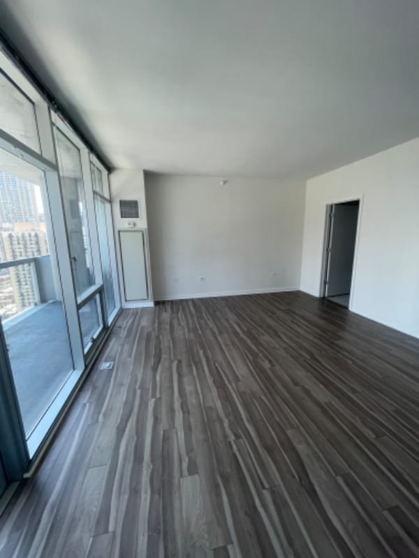 Photo - 834 N La Salle St