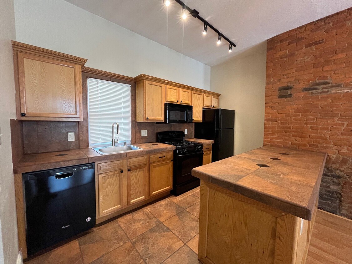 Photo - 5205 Carnegie St (Pittsburgh, PA)