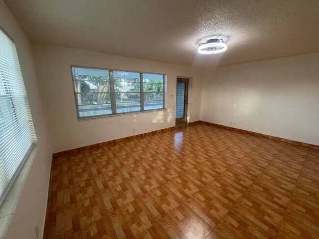 Photo - 346 Windsor O