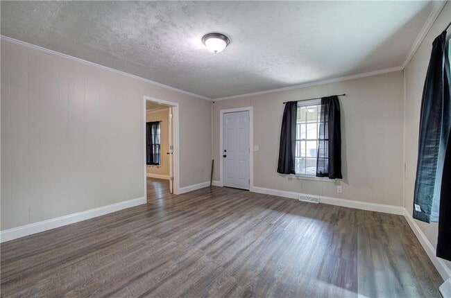 Photo - 2014 Maple Ave SW