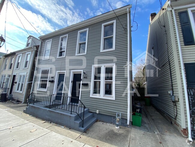 Building Photo - 146 N Newberry St Rental