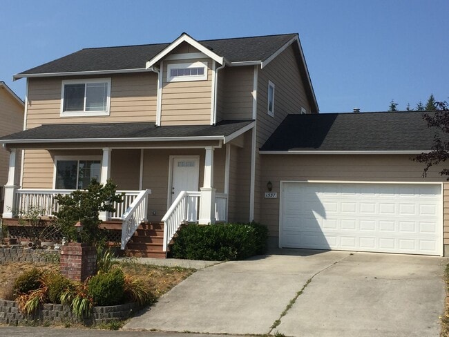 Building Photo - ***PENDING APPLICATION*** Lovely 3 Bedroom... Rental