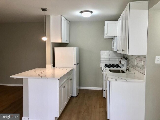 Building Photo - 4367A Americana Dr