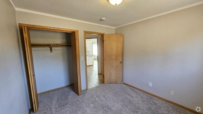 Building Photo - 1820 Bromley St Rental
