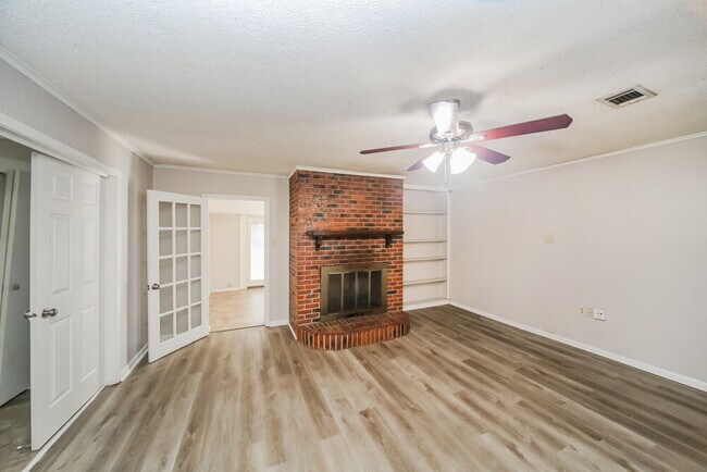 Photo - 863 Hackberry Dr