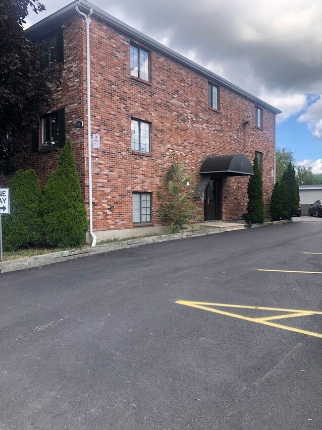 Building Photo - 153 W Hancock St Unit 32