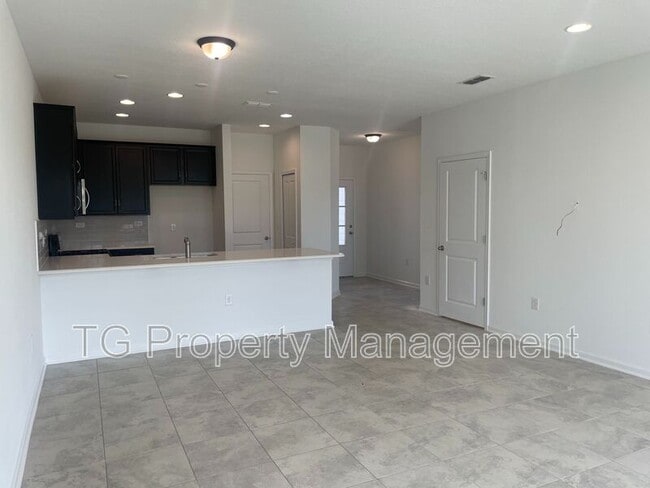 Photo - 40 Pinebury Ln