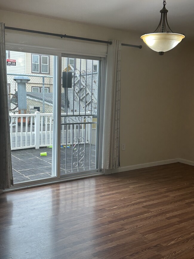 Photo - 118 Inslee Pl