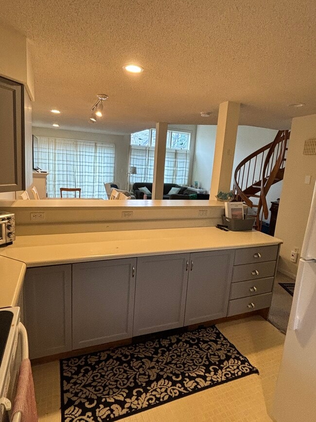 Photo - 146 W Grand Ave