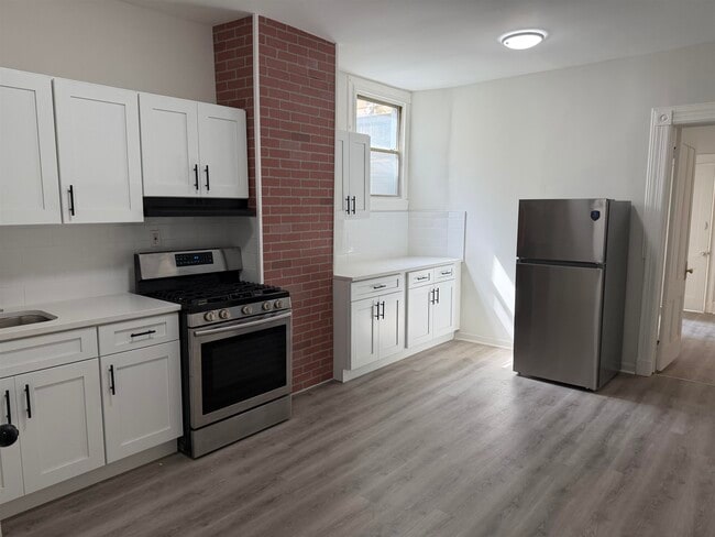 Building Photo - 711A 27th St Unit 1